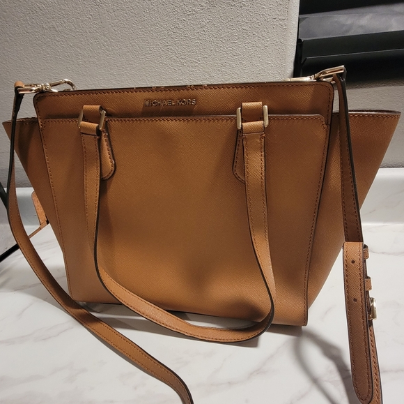 ⭐️Michael Kors Crossbody Bag⭐️ - Picture 7 of 14